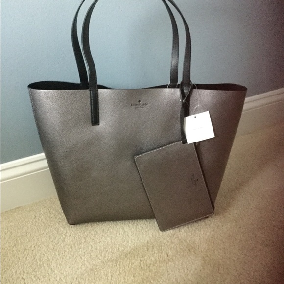 kate spade Handbags - Kate Spade reversible tote with wristlet